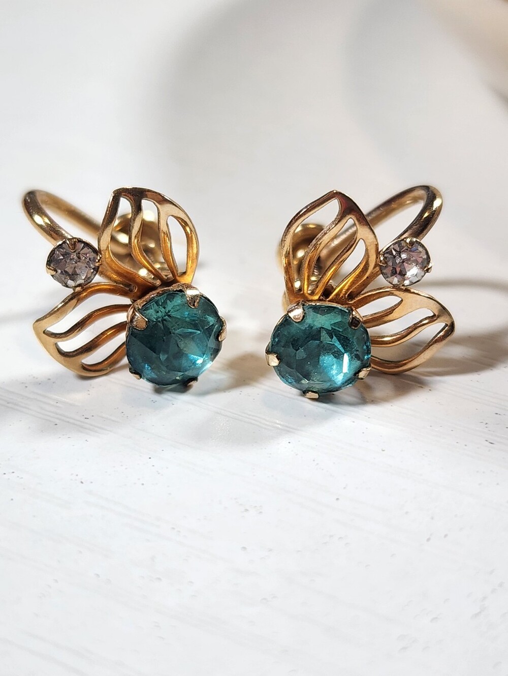 Vintage Van Dell 12K GF Blue Rhinestone Screw Back Earrings Gold Filled Signed.